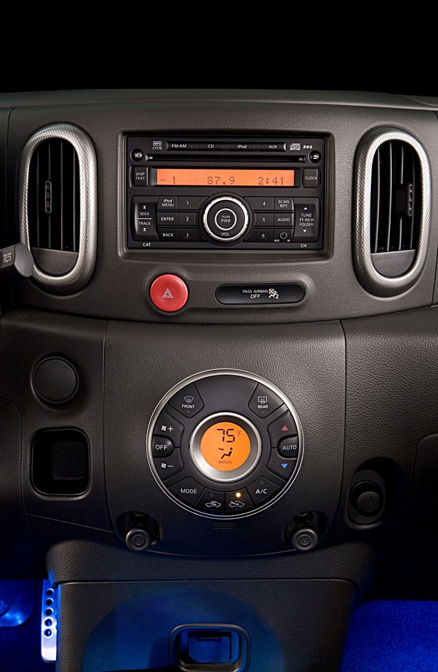  Nissan Cube Krom 2009 года  (фото 2 из 11)